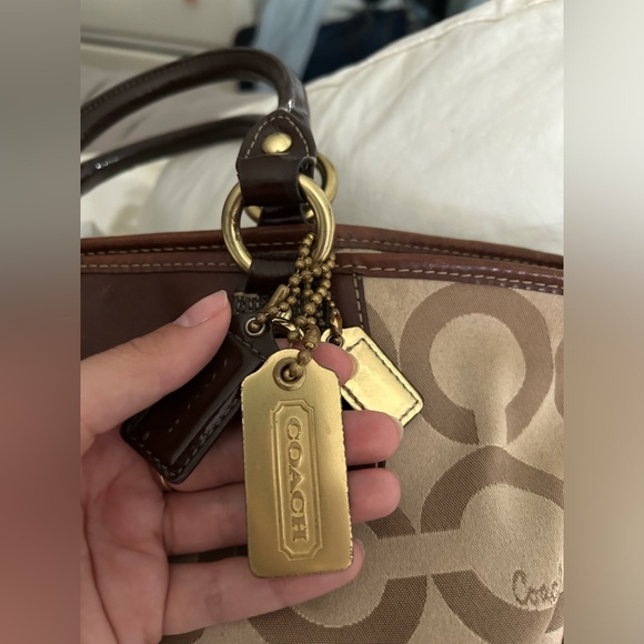 Medium sized Coach purse - Picture 4 of 11